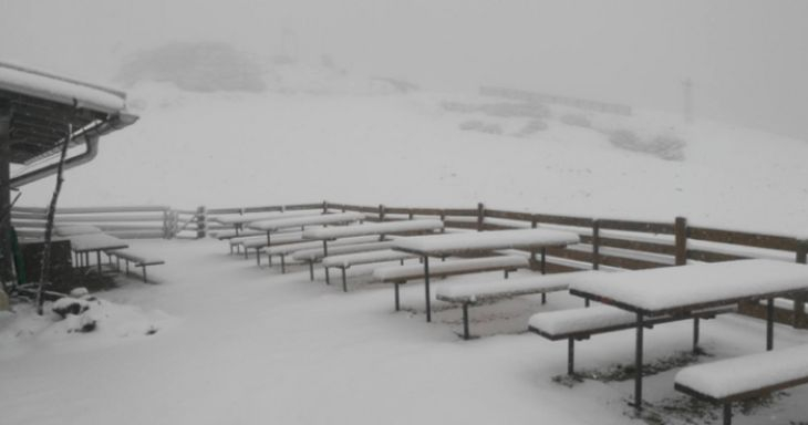 Мирише на зима! Времето се побърка - донесе дебел сняг в Словения и Италия! Опасни явления в 13 области у нас в понеделник (ВИДЕО)
