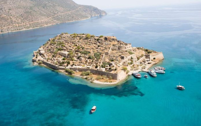 Бандити ограбиха острова на прокажените в Гърция
