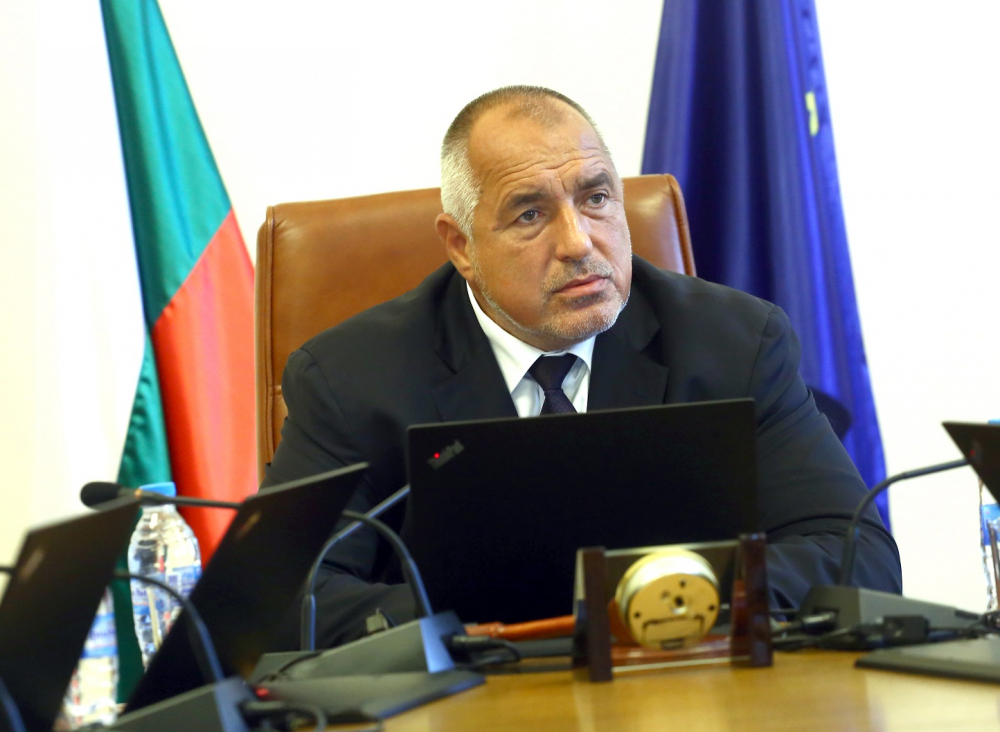 Вече близо час се нищи политическото бъдеще на България
