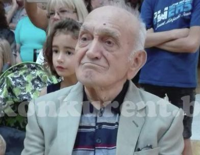 90-годишният дядо Петър смая You Tube с таланта си (ВИДЕО)