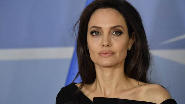 Анджелина Джоли се превърна в развалина! Актрисата се стопи до критичните 34,5 кг.