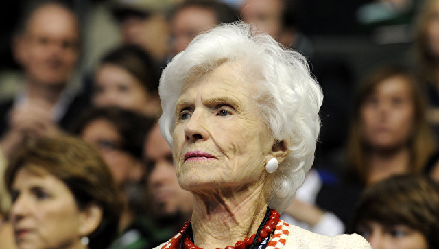 На погребението на сенатор Джон Маккейн ще присъства е неговата 106-годишна майка