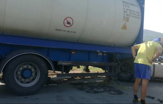 Тежка катастрофа на пътя София - Варна с цистерна (СНИМКИ)