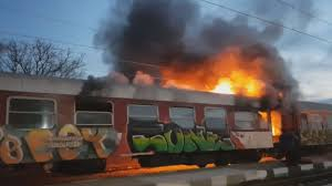 Пожар лумна във влак край село Плоска Могила!