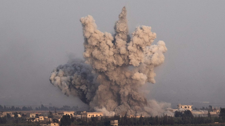 Експлозии в Дамаск, ударена е военна база