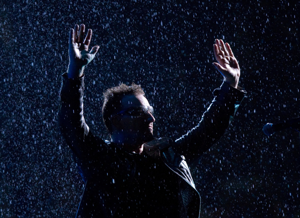Боно изгуби най-скъпото си, U2 прекратиха мега концерт в Берлин (ВИДЕО)