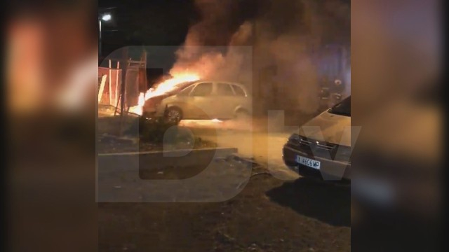 Подпалиха кола в Карнобат, собственикът се хвърли да я гаси, но… 
