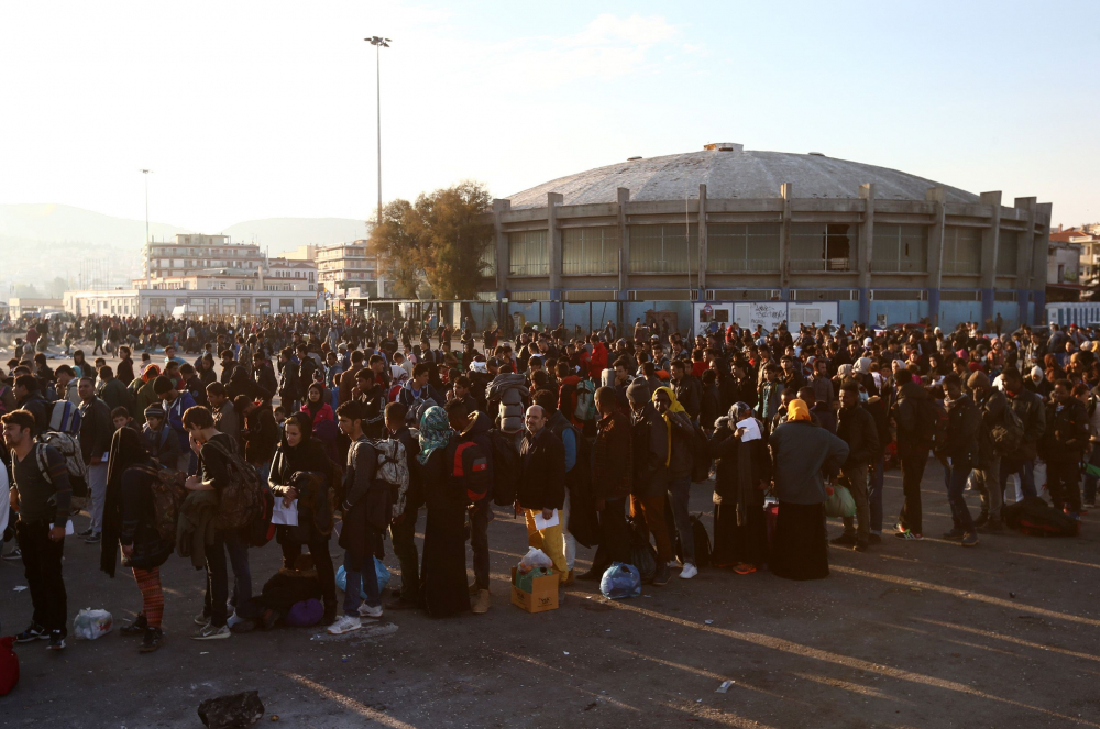 На Лесбос е страшно! Бежанците са натъпкани като скумрии, а ООН натиска Гърция да…