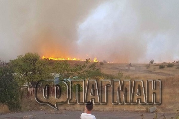 От последните минути: Огнена стихия обхвана местността Каптажа край Бургас