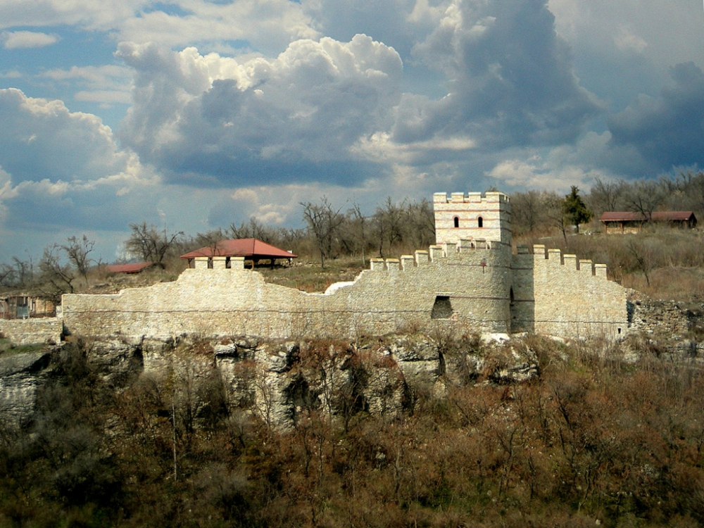Археолози почват уникални разкопки на историческия хълм Трапезица в Търново