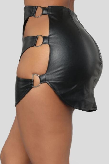 Бикини ли? Дизайнер измисли мини пола, под която не трябва да има бельо (СНИМКИ)