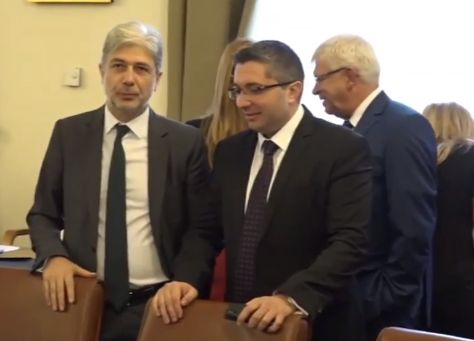 Министрите започнаха с шеги и закачки заседанието в МС след тежките среднощни преговори (СНИМКИ)