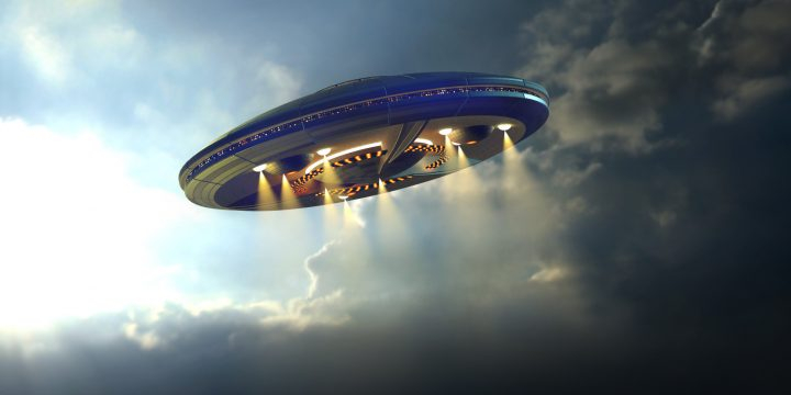 Очевидец снима НЛО или свръхсекретен самолет на Пантагона в небето над Северна Каролина (СНИМКА)