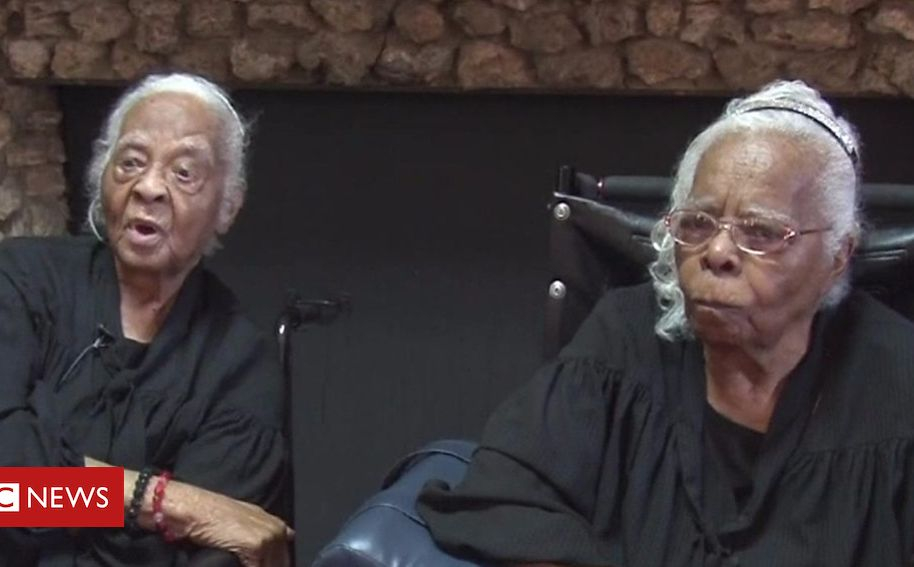 И на 102 години тези еднояйчни близначки са неразделни! 