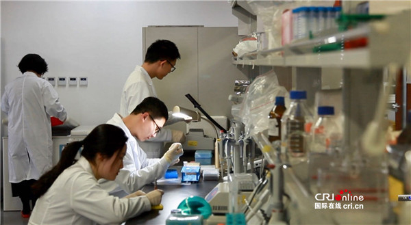 Еликсир на младостта: Китайски учени с важно откритие за протеина, който удължава живота