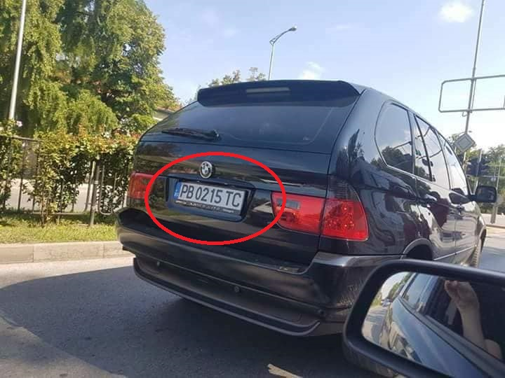 Простащина: Пловдивчанин с джип BMW засече линейка, наби мъж с инсулт и съпругата му, а после избяга (СНИМКИ)
