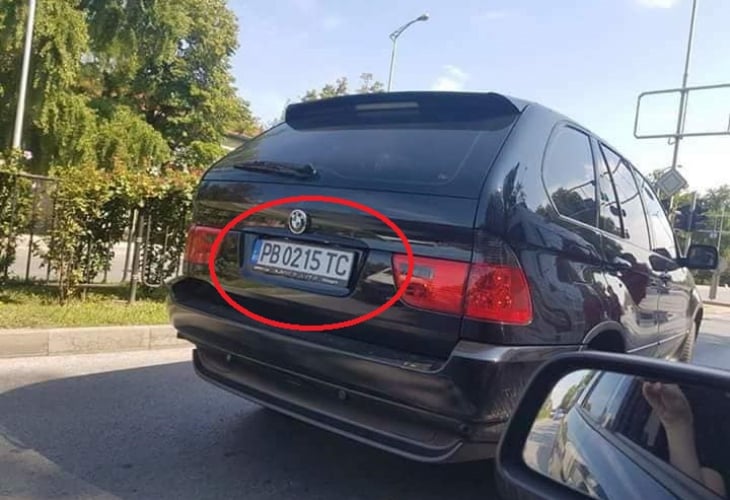 Разкриха и привикаха в полицията шофьора на джип, нахвърлил се с юмруци на жена и мъж в линейка в Пловдив