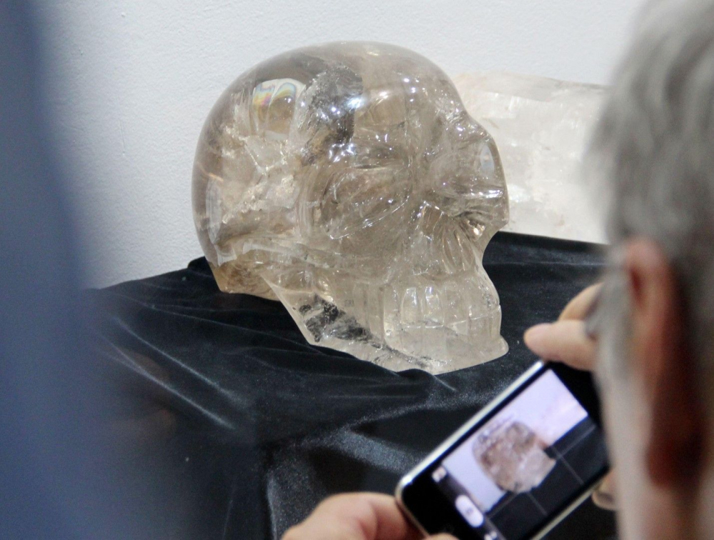 За пръв път у нас: Показаха втория по големина в света кристален череп (СНИМКИ)