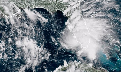 Тропическата буря Флорънс ще премине в ураган, заплашва голяма част от източното крайбрежие на САЩ