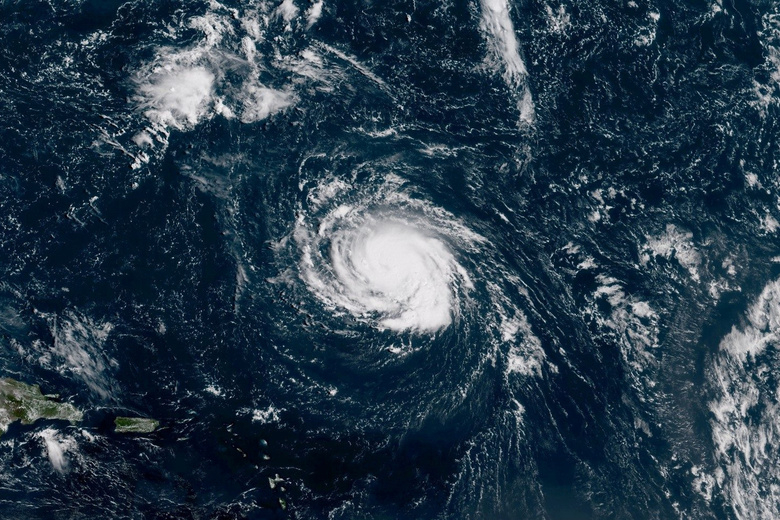 Ето къде в САЩ обявиха евакуация заради набиращия мощна сила ураган Флорънс