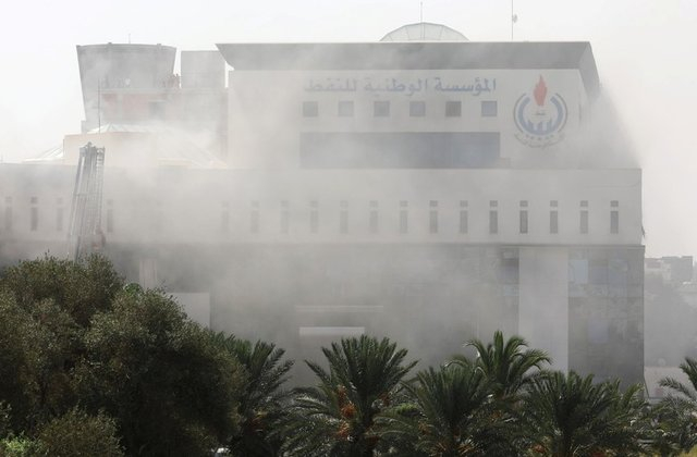 В Триполи подложиха на обстрел с ракети единственото работещо летище