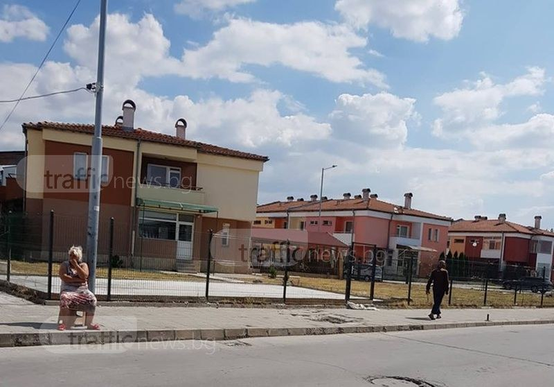 Пловдивски роми строят на общински терен под носа на полицията (СНИМКИ)