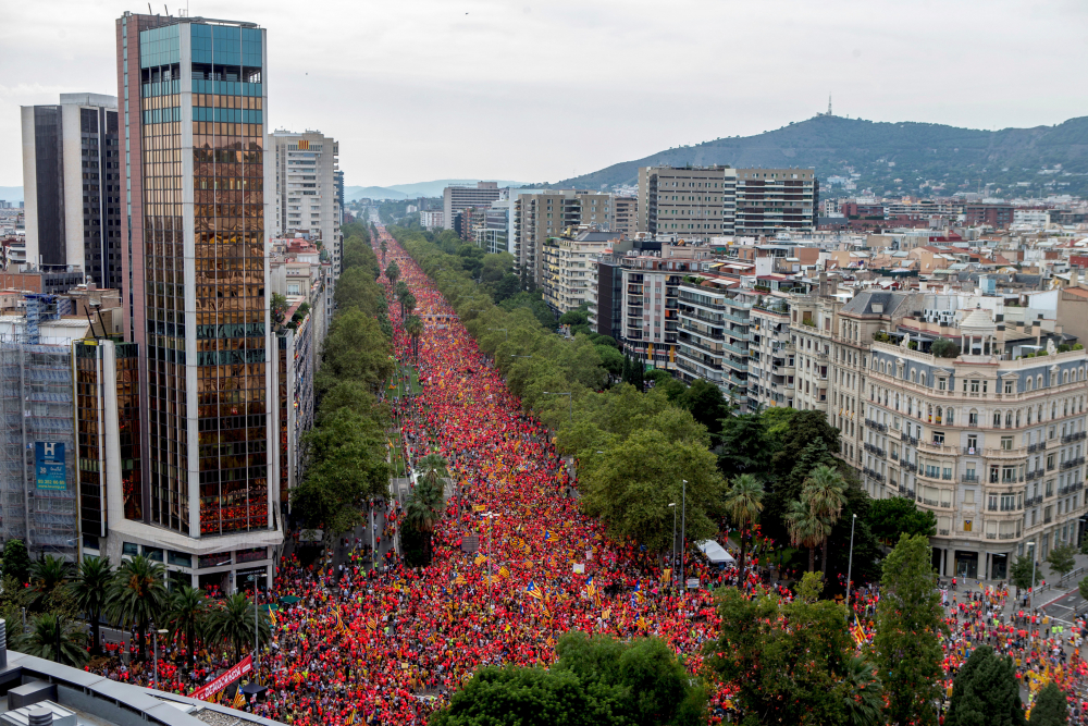 Пак бунт в Каталуня! Над 1 милион души поискаха отцепване от Испания (СНИМКИ/ВИДЕО)