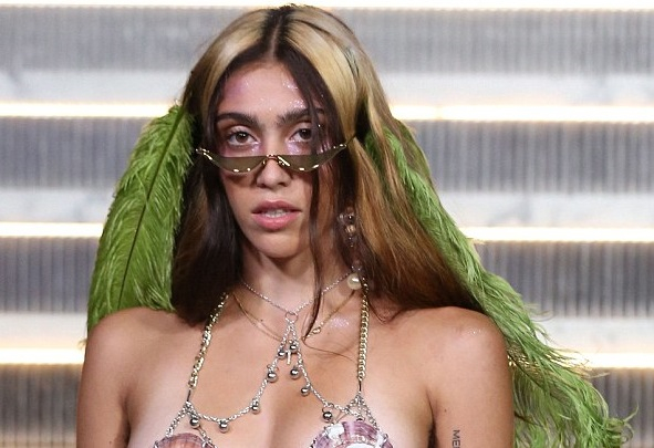 Небръснатата полугола щерка на Мадона направи фурор на седмица на модата в Ню Йорк! (СНИМКИ 18+)