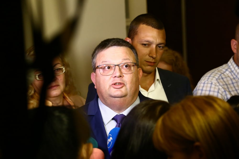Цацаров изненада депутатите в парламента