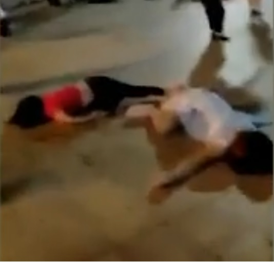ВИДЕО 18+ от касапница с убити и десетки ранени на площад в Китай