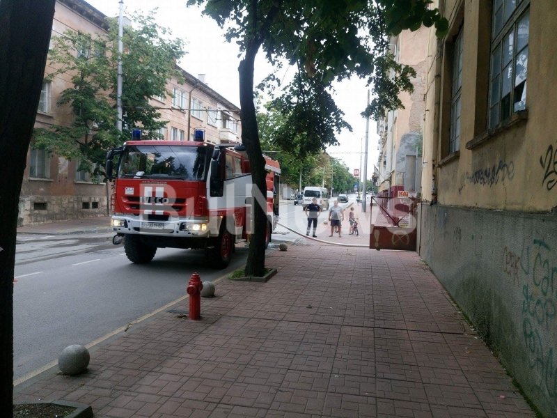 Печатницата във Враца пак пламна, задържаха мургав младеж (СНИМКИ)