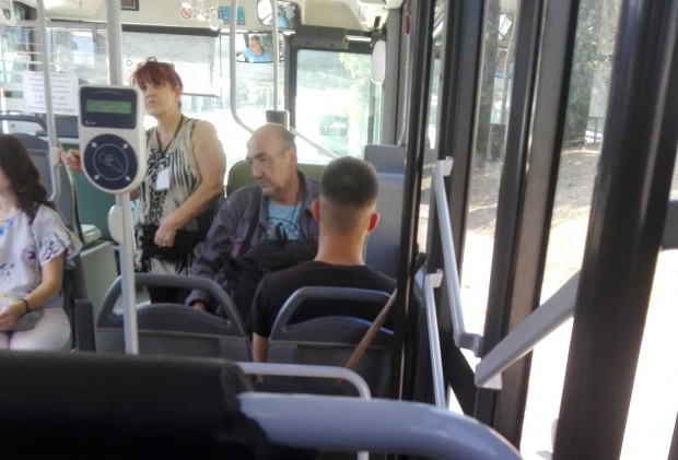 Пловдивска контрольорка свали момиче от автобус, дало й 10 лева за билет!