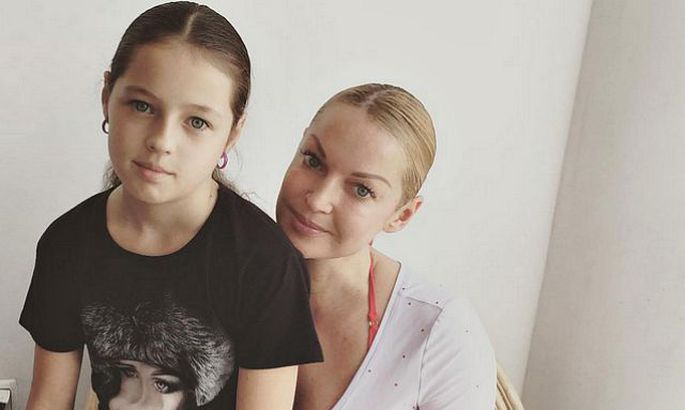 Мрежата възмутена от вулгарен танц на 12-годишната дъщеря на Анастасия Волочкова (ВИДЕО)