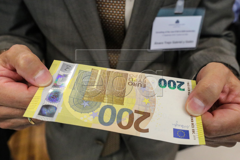 Ето как ще изглеждат новите банкноти от 100 и 200 евро (ВИДЕО)