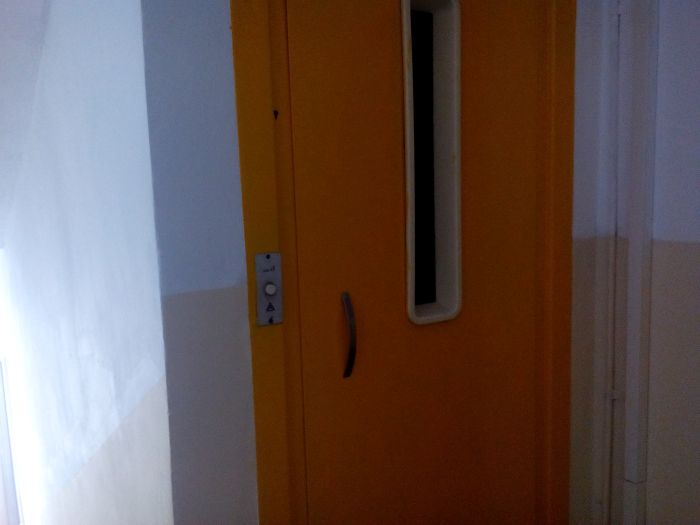 Мистериозна смърт покоси снощи 10-годишно дете в асансьор в Кюстендил