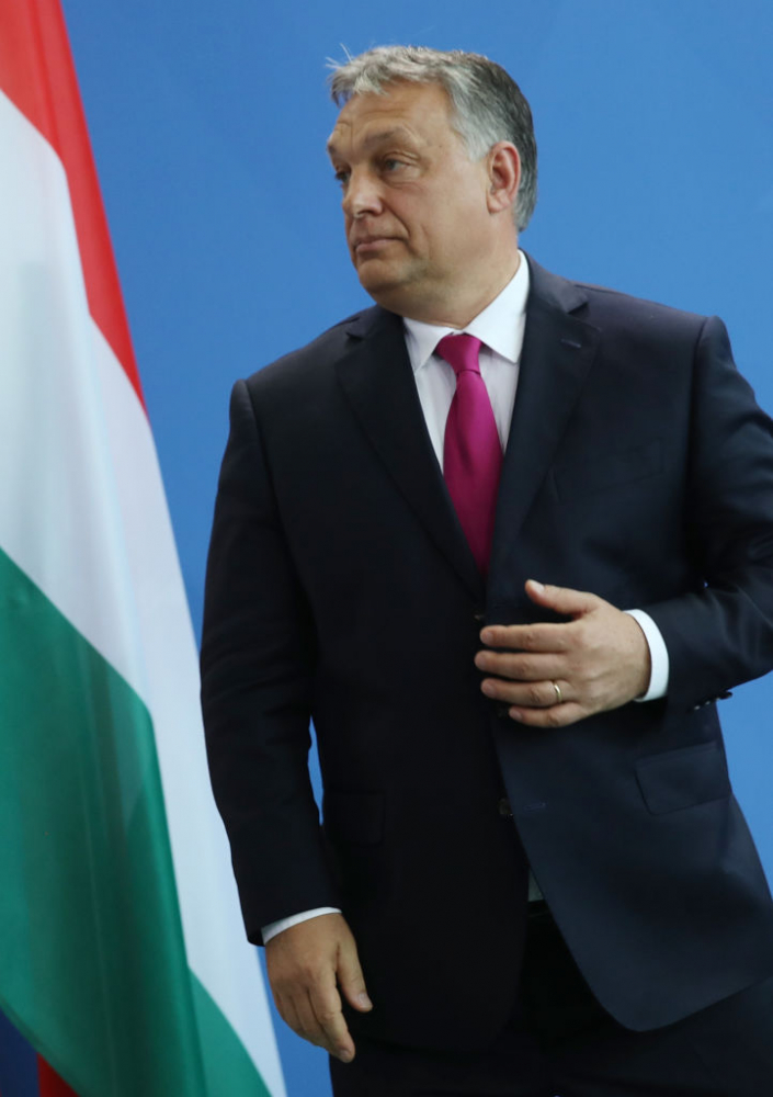 Орбан с гневна реч пред унгарския парламент: Унгария не е нито транзитен път, нито бежански лагер