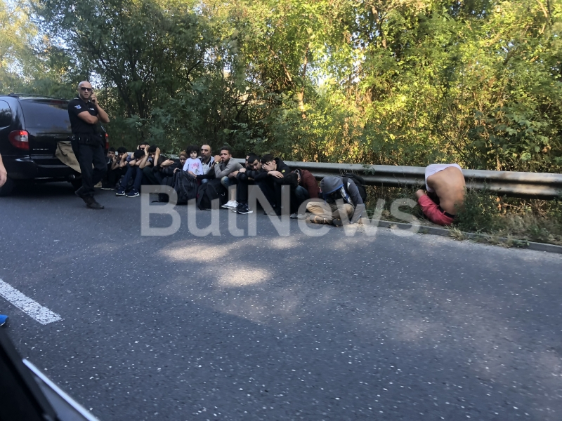 Полиция блокира международният път Е-79, пет патрулки летят към мястото заради... (СНИМКИ)