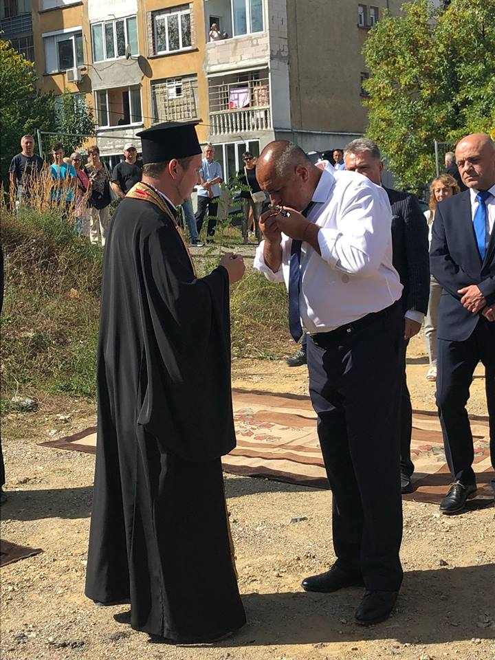 Борисов посети новостроящ се храм в Габрово (СНИМКИ)