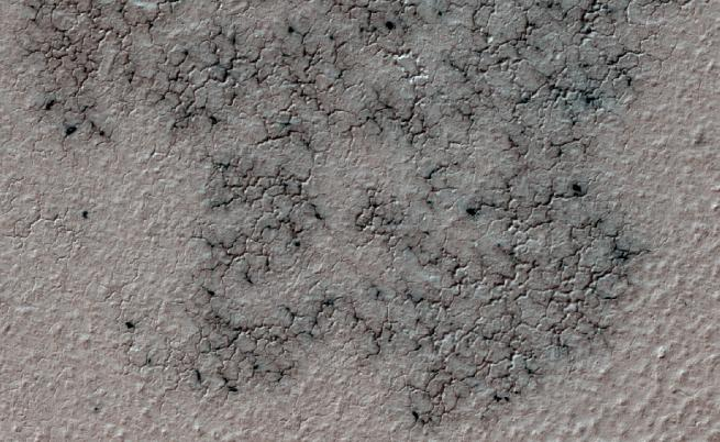 Апаратът MRO на NASA засне нещо уникално на Марс (СНИМКИ)