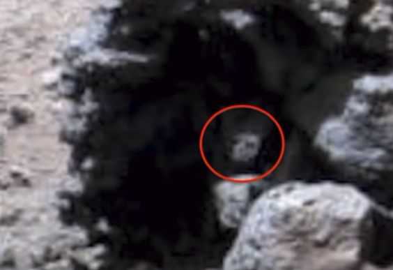 Известен уфолог съзря нещо притеснително на СНИМКА, направена в една от пещерите на Марс (ВИДЕО)
