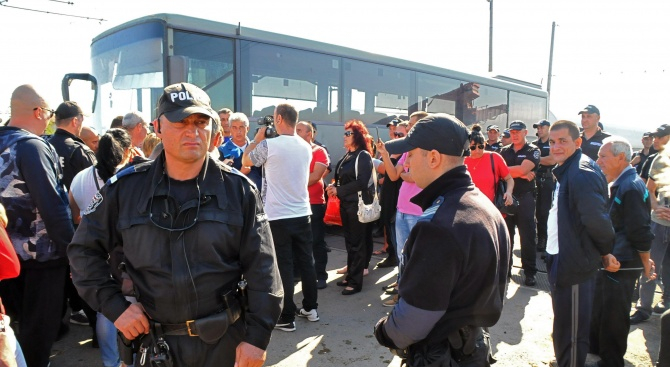 Ново напрежение в Карнобат! Работниците от заводите на Миню Стайков отново излизат на протест