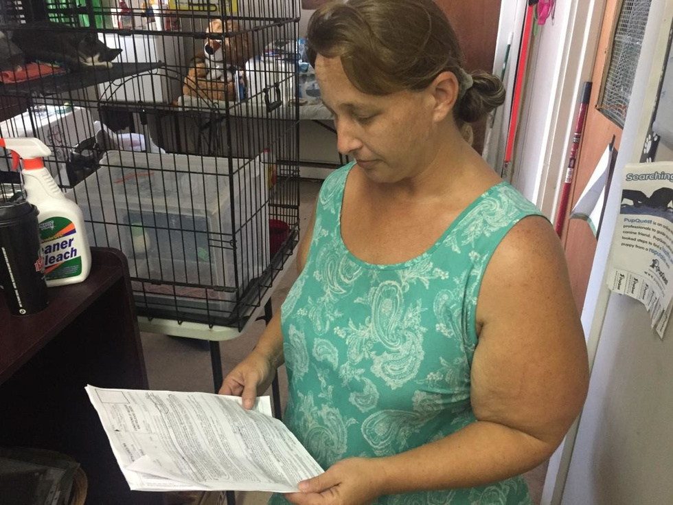 Странно! Арестуваха жена, защото спасила 27 животни по време на урагана "Флорънс" (СНИМКИ)
