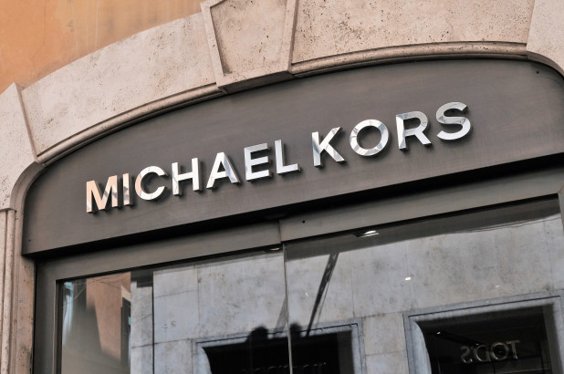 Michael Kors променя името си след закупуването на Versace за 2,12 милиарда долара