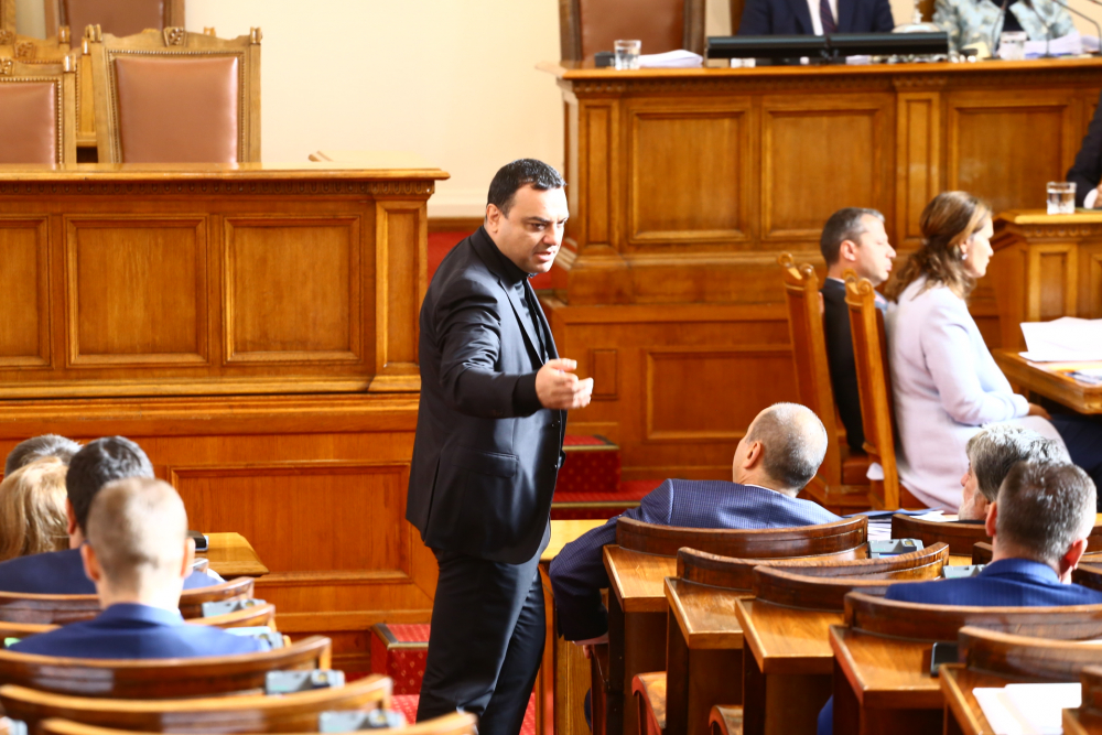Само в БЛИЦ! За първи път Ивайло Московски се яви в парламента като… (СНИМКИ)