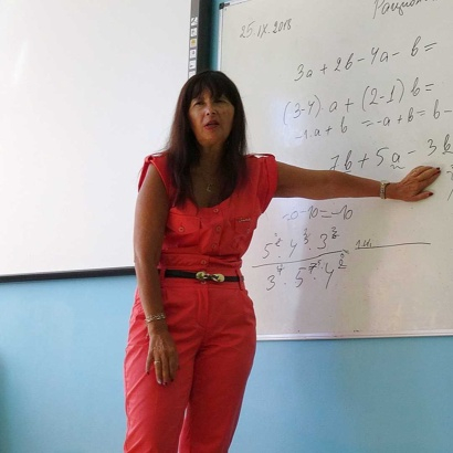 Бизнес дама от София стана учителка по математика в Столипиново (СНИМКИ)