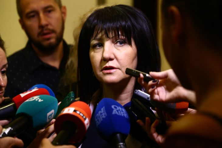 Караянчева обяви резултата от пробите на депутатите за COVID-19