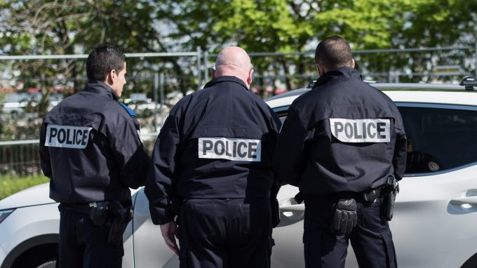 Кървав ужас пред кметство в Южна Франция, убиха полицейски шеф