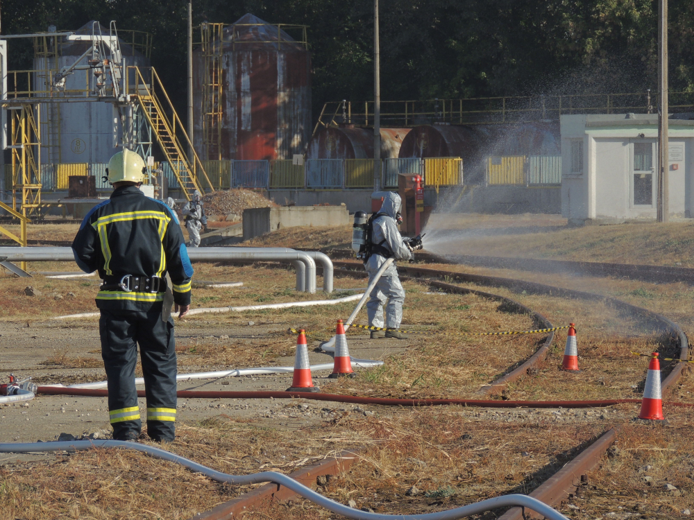 Извънредна и бедствена ситуация край Видин: Опасни химикали се разляха, има разлив на нефт в Дунав (СНИМКИ)