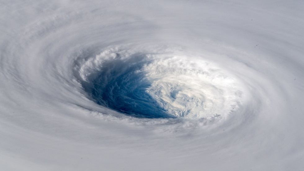 Природата се гневи: Мощен тайфун помита Япония!