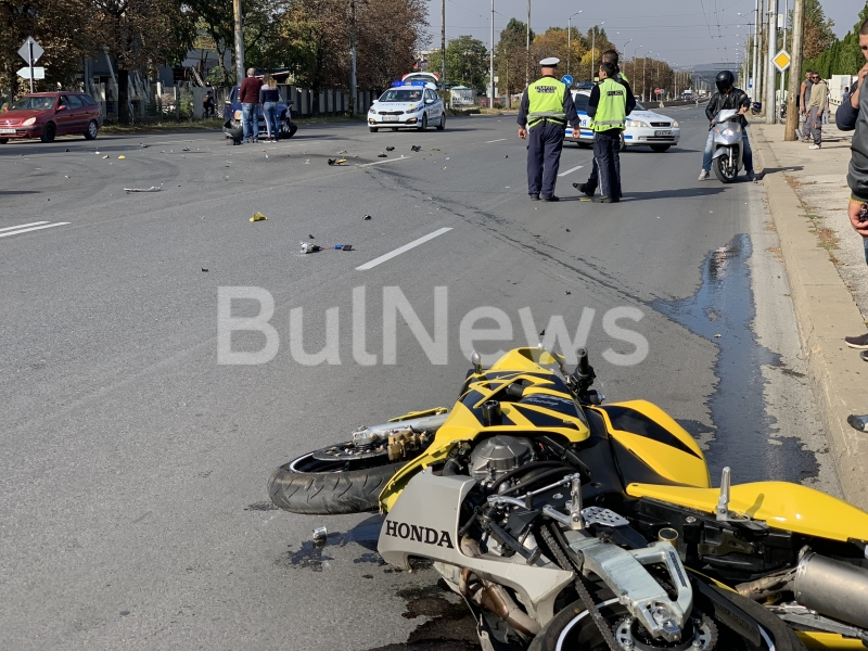 Програмист от София се размаза с мотор при нелеп инцидент във Враца (СНИМКИ)